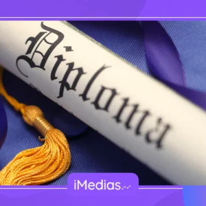 Micro-credenciales vs título universitario completo: cuál es la mejor inversión para tu desarrollo profesional